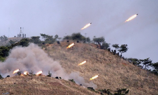 朝鲜开始大规模军演 进行实弹射击演练