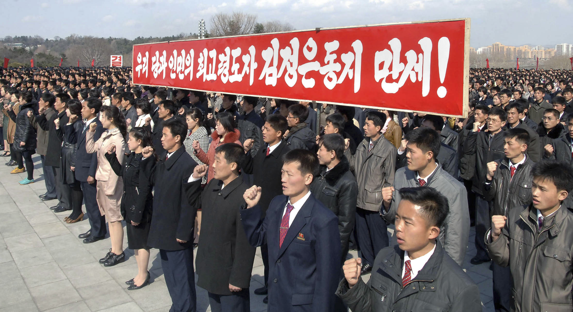 朝导弹反复进出仓干扰韩美监测 国内节日气氛浓厚