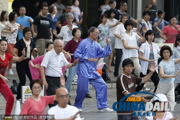 日本东京开展太极拳晨练活动 数百民众参与（组图）