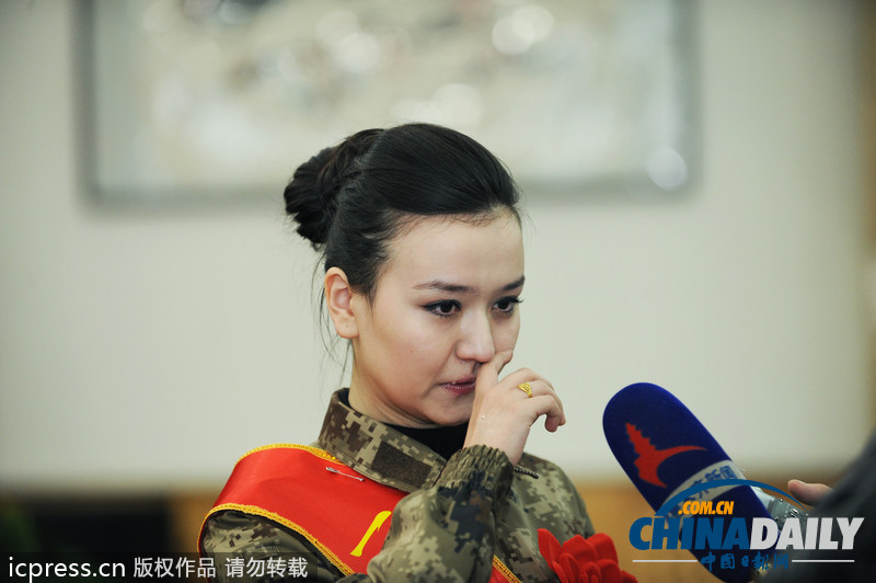 绿色军营柔美风景线 盘点世界各国女兵谁最美（组图）