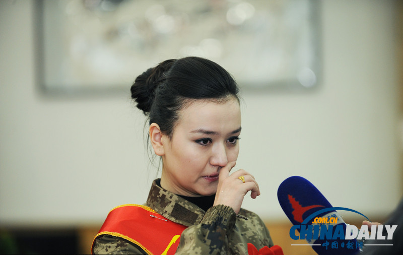 绿色军营柔美风景线 盘点世界各国女兵谁最美（组图）