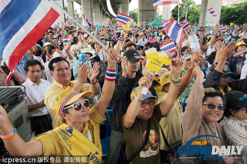 他信反对者抗议泰国特赦法案 与警察激烈冲突（图）