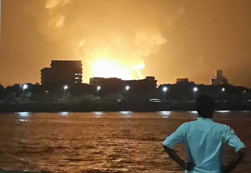 印度海军潜水艇爆炸起火 18人下落不明（组图）