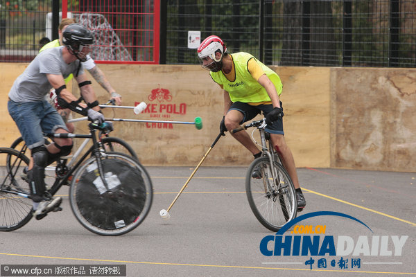 古老运动流行新玩法 自行车马球伦敦街头受追捧（组图）