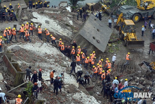 印度孟买一五层楼房坍塌 或60人被埋（组图）