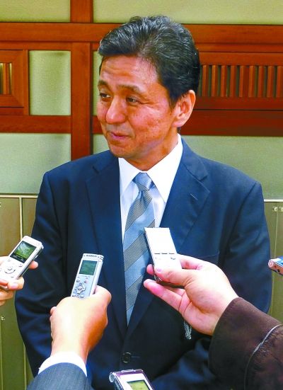 安倍之弟参拜靖国神社 安倍称遗憾无法参拜