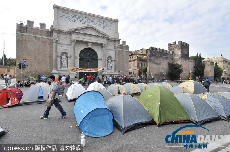 意大利民众搭帐篷示威 抗议财政紧缩政策