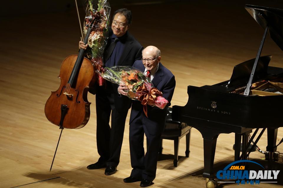 纳粹大屠杀幸存者和马友友演奏昔日狱友歌曲