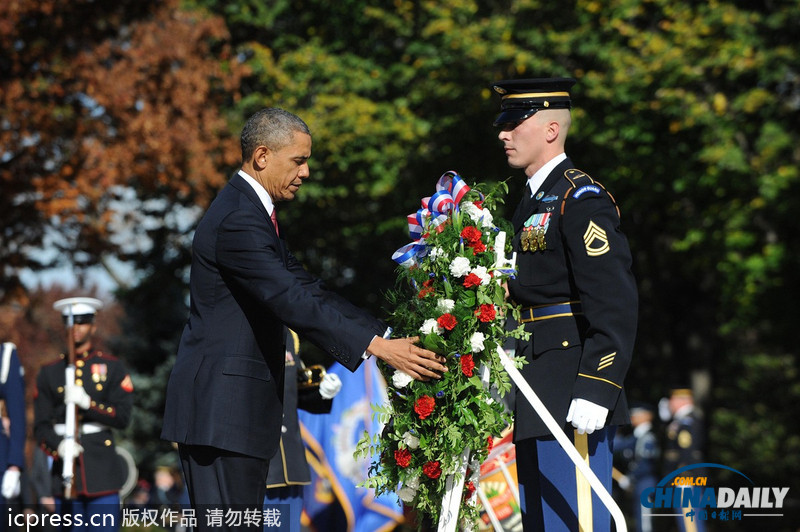 奥巴马出席美国老兵日纪念活动 向牺牲士兵献花圈（组图）