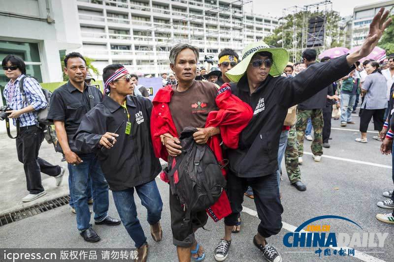 泰国示威者占领政府要害部门 要求总理英拉下台