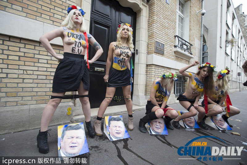 法裸女往乌克兰总统“脸”上撒尿 抗其拒签贸易协定