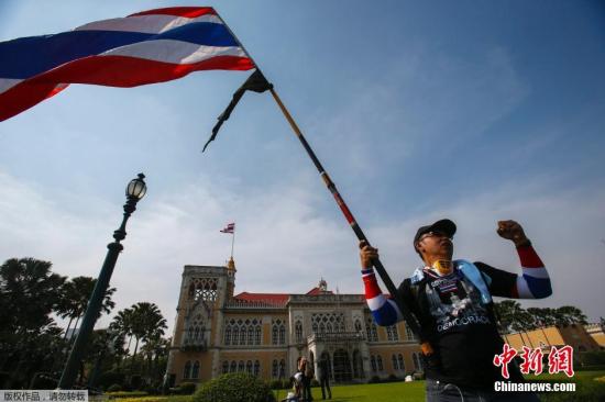 泰国总理英拉称政府愿与反对派谈判以结束危机