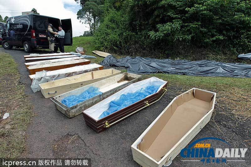 巴西一辆大巴坠入山谷至少14人死亡（图）