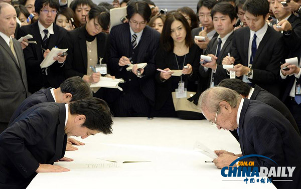 冲绳知事会晤首相 拟批准填海造地为美基地搬迁铺路