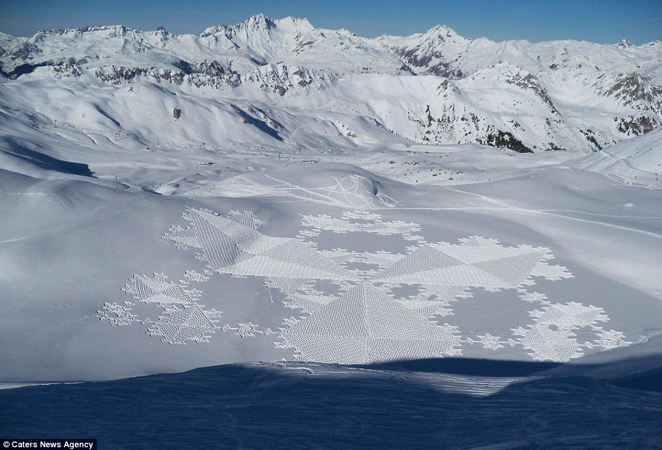 英国艺术家仅用指南针 在雪地上走出叹为观止作品