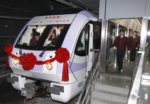 New subway starts trail run in Shanghai
