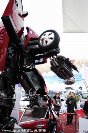 'Transformer' shows up at auto fair