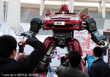 'Transformer' shows up at auto fair