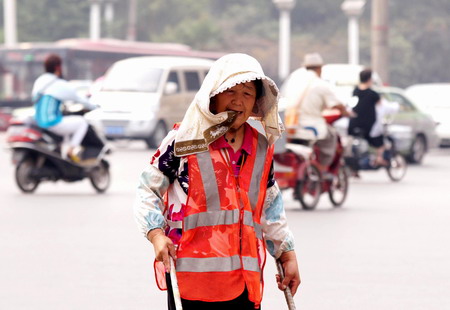 Sizzling heat wreaks havoc, rains expected Thursday