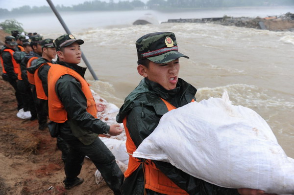 China mulls blasting dike to prevent flooding
