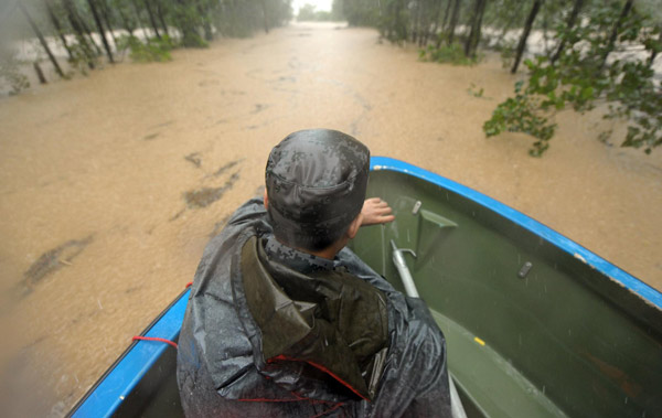 Torrential rain ravages Anhui, 50,000 stranded