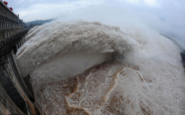 Three Gorges Dam withstands its biggest test