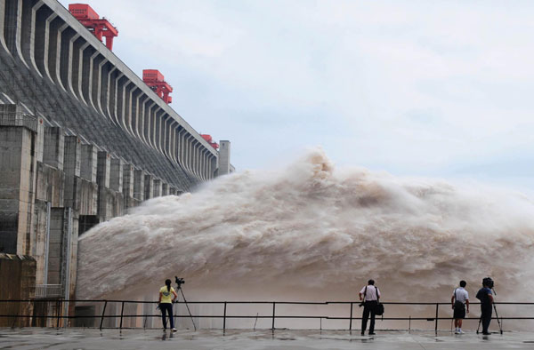 Three Gorges Dam withstands its biggest test