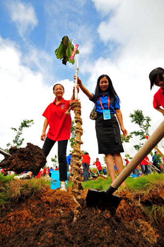 China-Vietnam friendship grows with trees