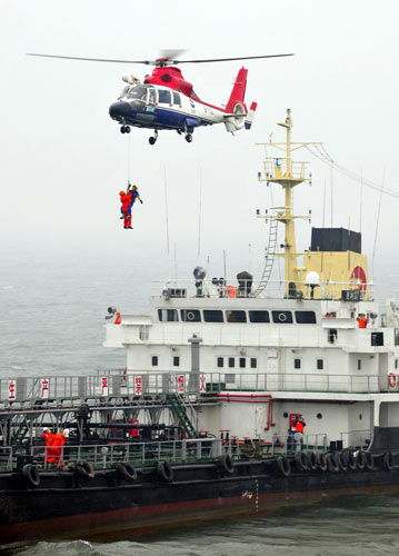 Oil spill and rescue drill on Bohai Sea