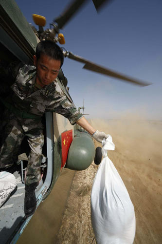 China's helicopters deliver aid to Pakistan