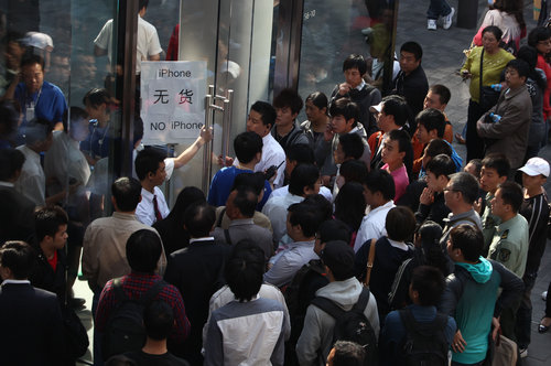 IPhone 4 sold out in Beijing? Scalpers blamed