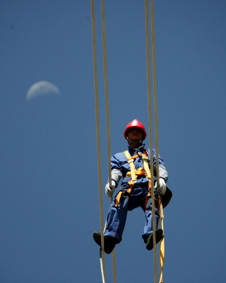 Connecting Tibet power grid is a mountainous task