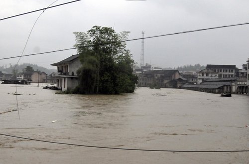 Heavy rain hits Hunan, at least 5 dead