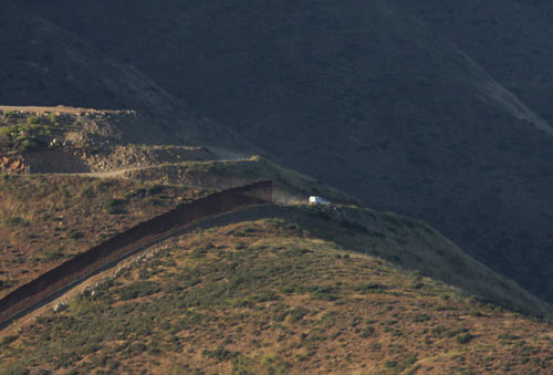 US beefs up security at US-Mexico border