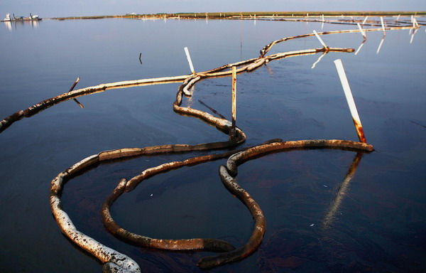 Latest photos of BP oil spill in Bay Jimmy