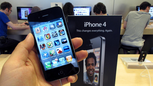 Apple's iPhone 4 makes stellar world debut