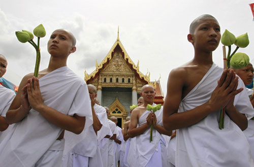 Thai boys enter monkhood in rainy season