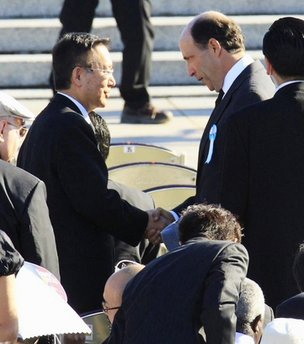 Hiroshima holds A-bomb memorial, US attends