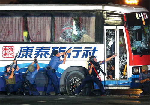 9 killed on hijacked tourist bus in Manila