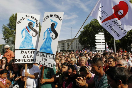 Thousands protest Sarkozy's Roma expulsion