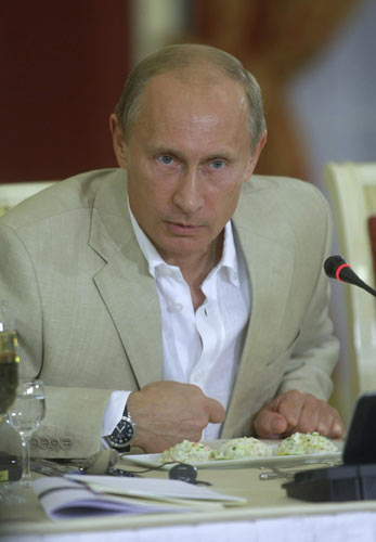 Putin hints at Kremlin return in 2012