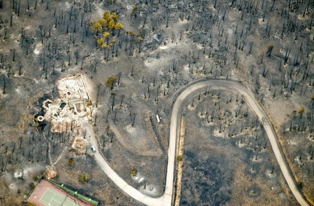 4 missing in US wildfire, homes burnt to ashes