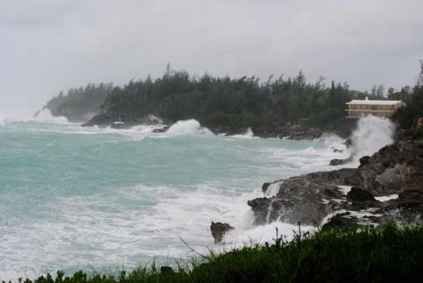 Hurricane Igor swirls toward Bermuda