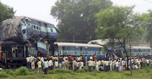 Train crash kills 21 in central India