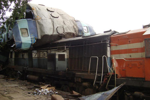 Train crash kills 21 in central India