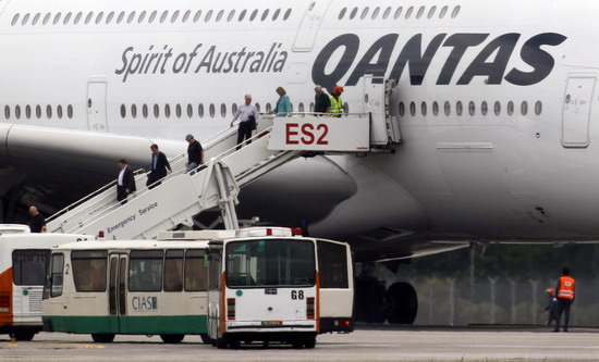 Qantas plane makes emergency landing in Singapore