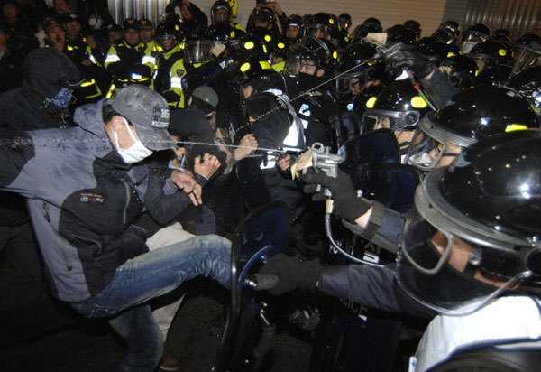 Thousands protest in Seoul before G20 summit