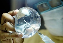 Women can't keep breast implants for life: FDA