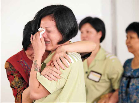 Inmates get hugs from moms on special day