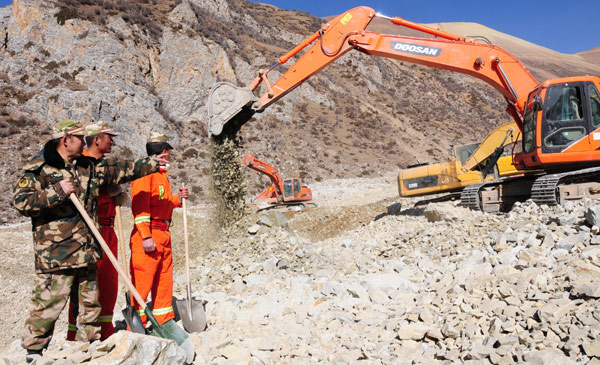 Hopes fading for mine landslide victims in Tibet